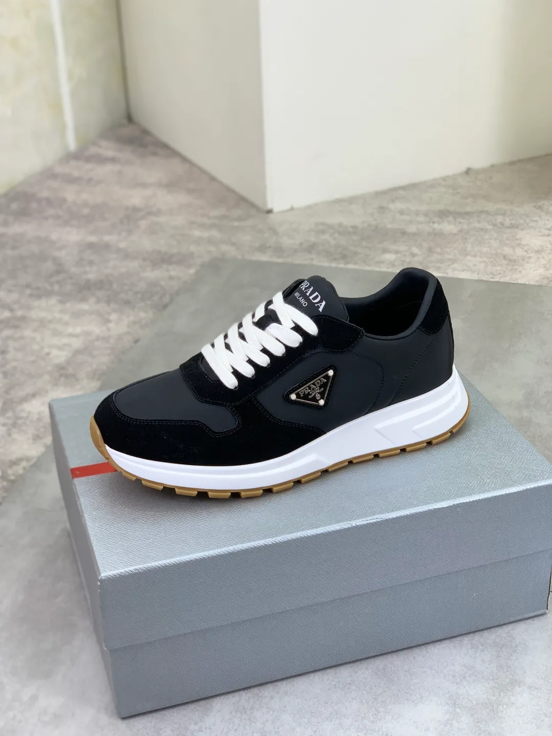 Men's shoes 💰P580💰 [New style] High version official website popular models are on the market, 🆘 The trendy brand (Prada) mainly promotes popular models, avant-garde and versatile fashionable men's shoes private version mold opening, cowhide surface splicing 1:1 replica... Fashion is simple, original imported cowhide and lining cowhide feet; the atmosphere and personality are more fashionable, eye-catching and pursuing class. It will subvert the old idea and be with you to spend time with you. A must-have for fashionistas! Must keep for yourself ! High-end comfort, high-end quality workmanship. Size: 38-45; multiple colors available.